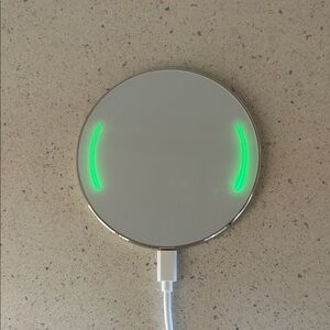 Round Wireless Charger with Green LED